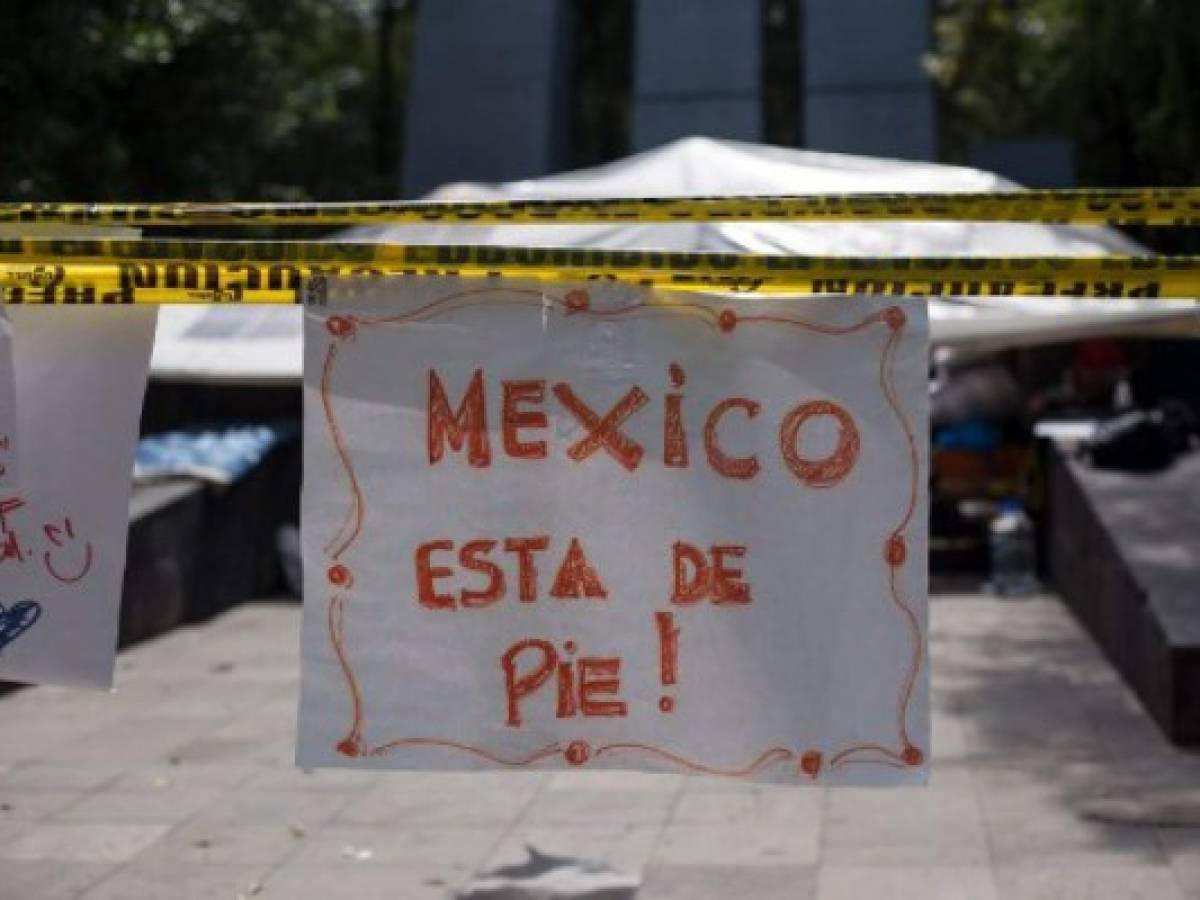 México hace recuento de daños tras 2 terremotos y un huracán