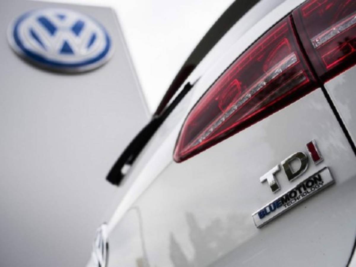 11 millones de carros trucados por Volkswagen, hundimiento en bolsa  