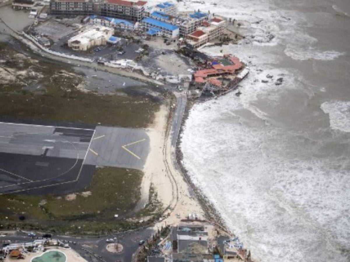 El huracán Irma lleva muerte y destrucción al Caribe, en trayectoria a la Florida