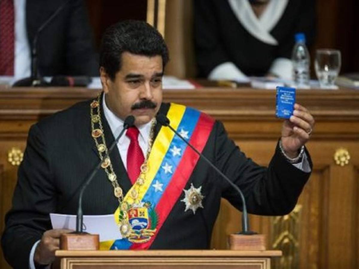 Última medida 'estratégica' de Maduro: 'Dios proveerá'