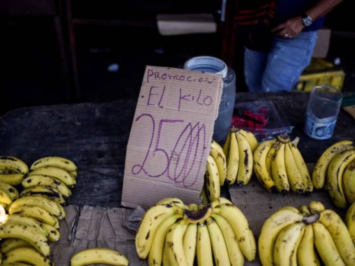 Los dos principales desafíos para Venezuela son estabilizar la economía y controlar la hiperinflación, objetivos que por ahora se ven extremadamente difíciles de alcanzar. Los dos principales desafíos para Venezuela son estabilizar la economía y controlar la hiperinflación, objetivos que por ahora se ven extremadamente difíciles de alcanzar.