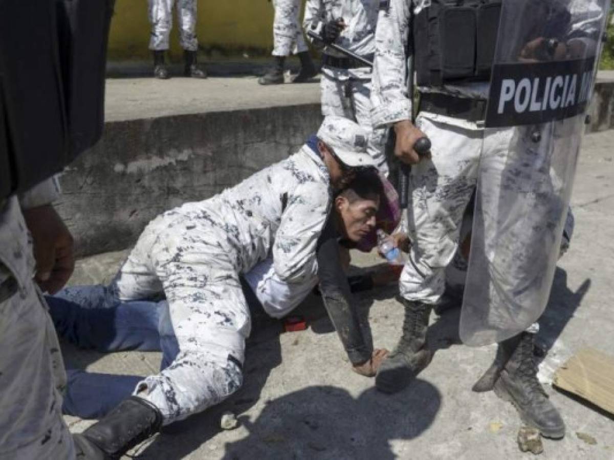 Unos 500 migrantes centroamericanos que se dirigen a Estados Unidos en una nueva caravana cruzaron este lunes a México desde Guatemala, pero más de 400 fueron interceptados después de atravesar el río Suchiate, frontera natural entre ambos países. Foto AFP