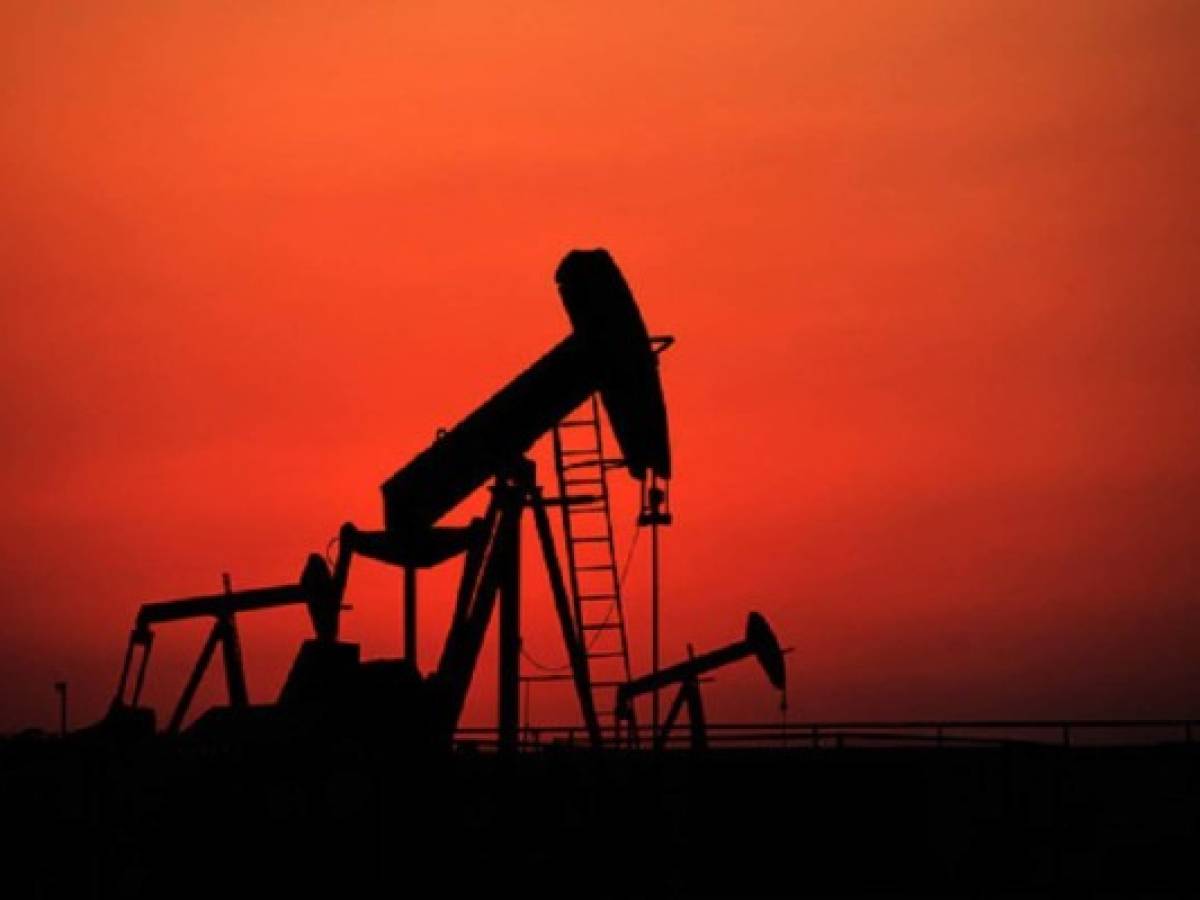 China distorsiona el mercado comprándose petróleo a sí misma  