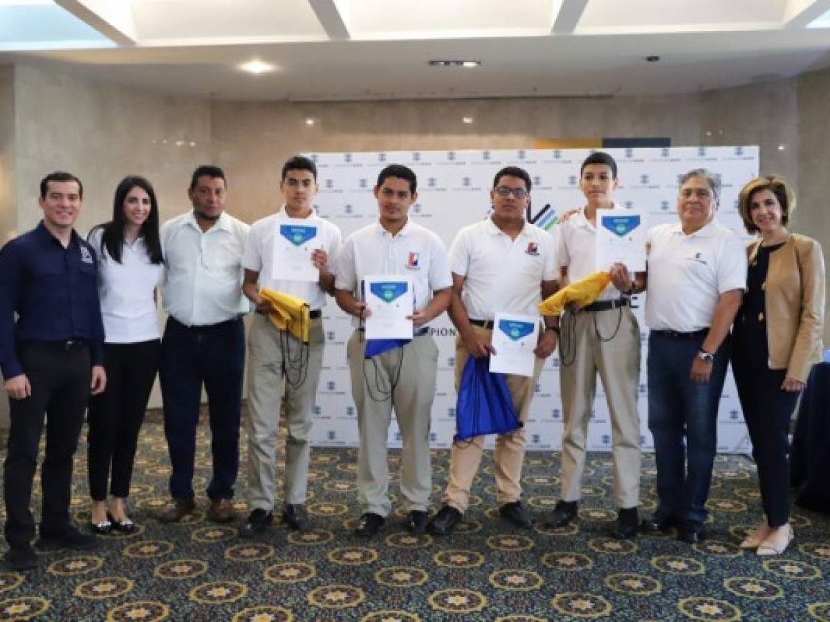 Honduras: Fundación Kafie entrega 186 becas bajo el programa 'PROGRESA'