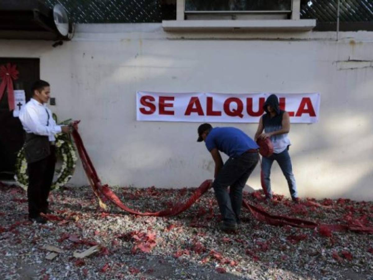 Men set off firecrackers during a protest against the United Nations International Commission Against Impunity, CICIG, next to a 'for rent' sign on the UN-sponsored commission's headquarters, in Guatemala City on January 8,2019. - Guatemalan President Jimmy Morales announced an immediate end to the UN-sponsored anti-corruption commission, CICIG, on January 7. (Photo by NOÉ PÉREZ / AFP) Men set off firecrackers during a protest against the United Nations International Commission Against Impunity, CICIG, next to a 'for rent' sign on the UN-sponsored commission's headquarters, in Guatemala City on January 8,2019. - Guatemalan President Jimmy Morales announced an immediate end to the UN-sponsored anti-corruption commission, CICIG, on January 7. (Photo by NOÉ PÉREZ / AFP)