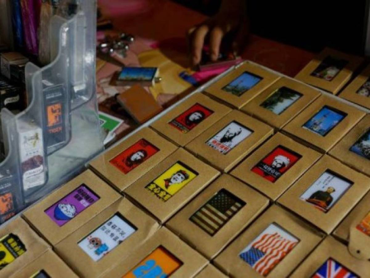 Portrait of the former President of United States of America Barack Obama is seen on a matchbox in Shanghai on August 15, 2017. Trade tensions between the United States and China heated up on August 1f as Beijing warned that it 'will not sit idle' if a US probe into its intellectual property practices leads to sanctions. / AFP PHOTO / CHANDAN KHANNA