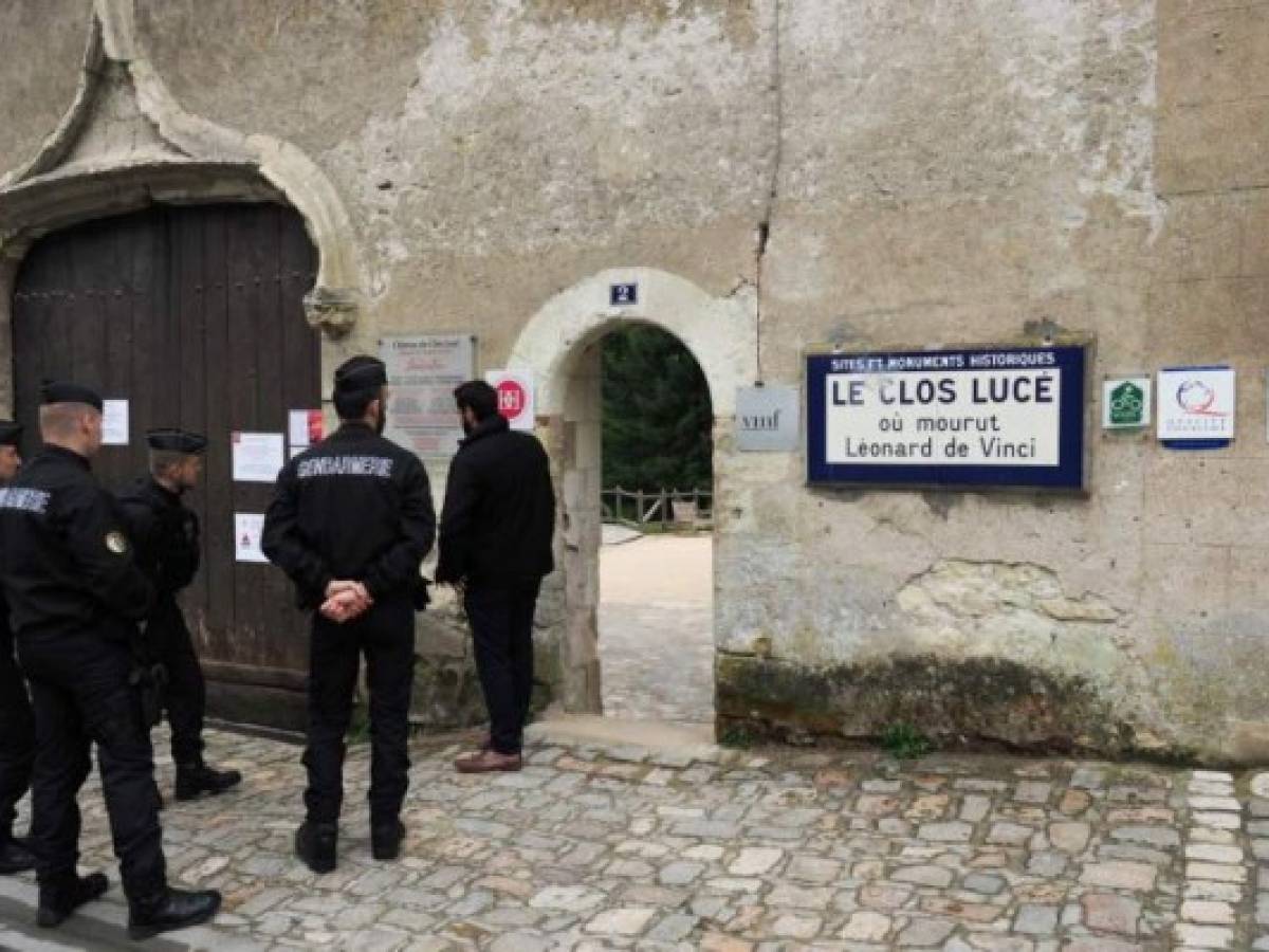 French Gendarme secure the entrance to the Chateau du Clos Luce in the town of Amboise, central France on May 2, 2019, prior to the visit by the French President and his guest, the Italian President, part of the commemorations marking the 500th anniversary of the death of Italian renaissance painter and scientist Leonardo da Vinci. - The sleepy town of Amboise on the Loire River -- where Leonardo died in 1519 at the age of 67 -- was in virtual lockdown because of fears of protests by France's grassroots 'yellow vest' movement. Traffic in the town of just 13,000 was banned within a five-kilometre (three-mile) radius and the usually teeming restaurants and shops shuttered. (Photo by GUILLAUME SOUVANT / AFP)