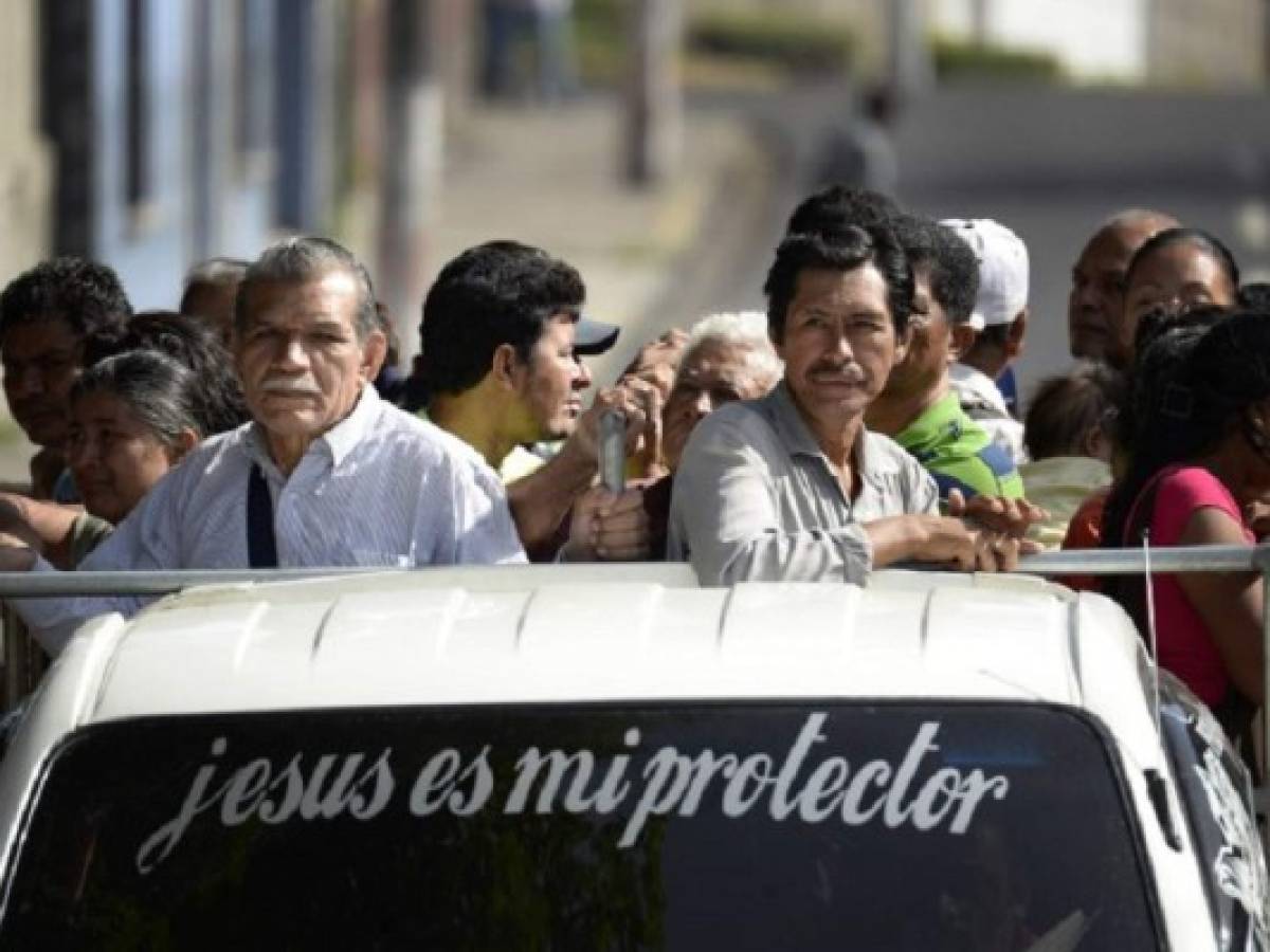 Salvadoreños desafían boicot de transporte impuesto por pandillas