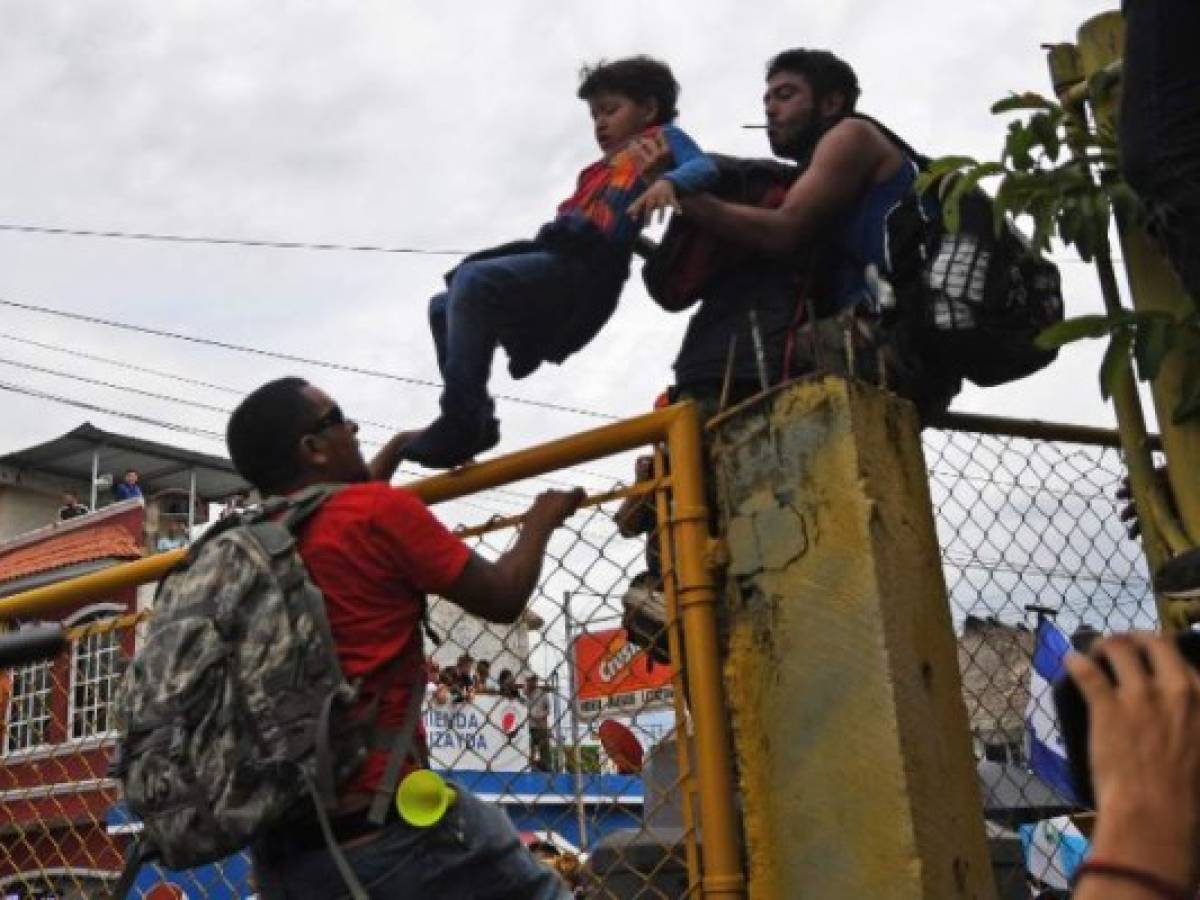 Atender al inmenso grupo de migrantes supone un 'reto logístico importante' para México, explicó el canciller mexicano Luis Videgaray en declaraciones a la cadena Televisa. Sin embargo, señaló que todos los que soliciten refugio podrán ingresar a territorio mexicano para tramitarlo.
