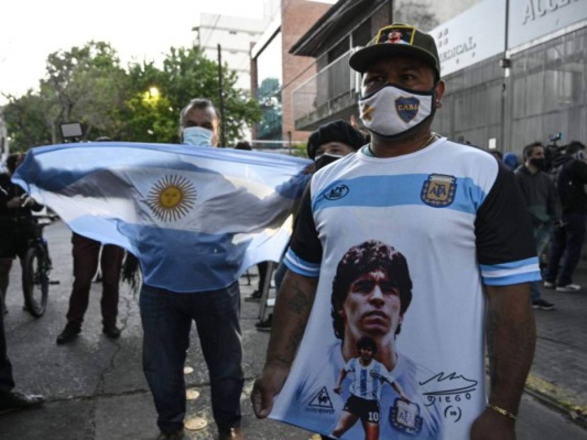 Maradona se recupera de la operación de un hematoma en la cabeza