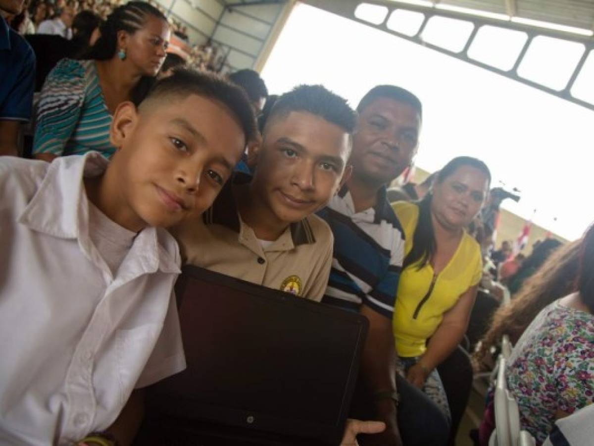 Costa Rica busca conectar 140.000 familias pobres a Internet