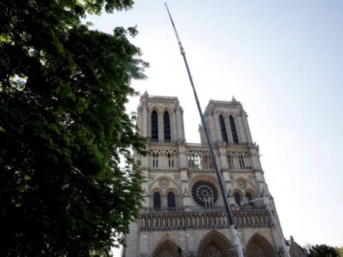 Notre Dame está 'casi a salvo', según ministro francés de Cultura