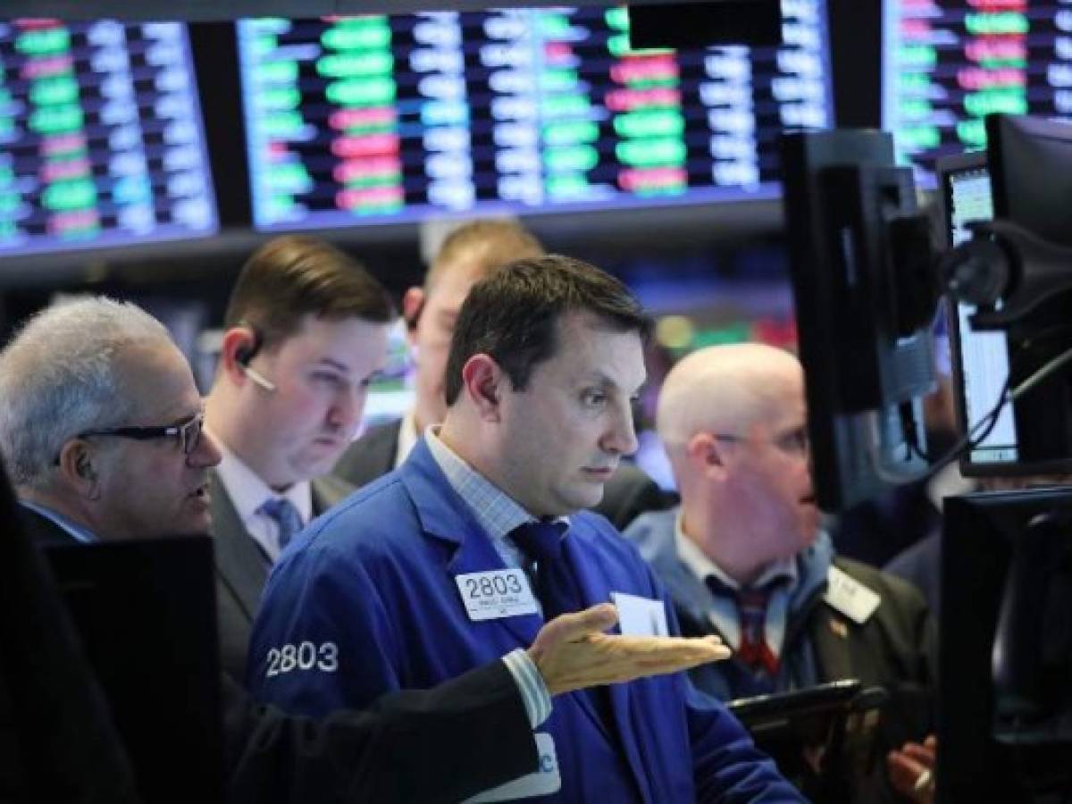 NEW YORK, NY - FEBRUARY 06: Traders work on the floor of the New York Stock Exchange (NYSE) on February 6, 2018 in New York City. Following Monday's over 1000 point drop, the Dow Jones Industrial Average closed up over 500 points. Spencer Platt/Getty Images/AFP