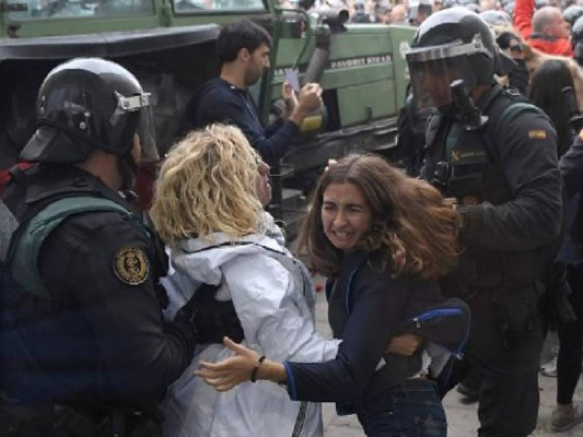 Cargas policiales en Cataluña en caótico referéndum de independencia