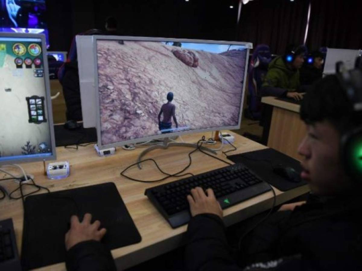 Un estudiante en la práctica de eSports en la escuela de Lanxiang, China. Un estudiante en la práctica de eSports en la escuela de Lanxiang, China.