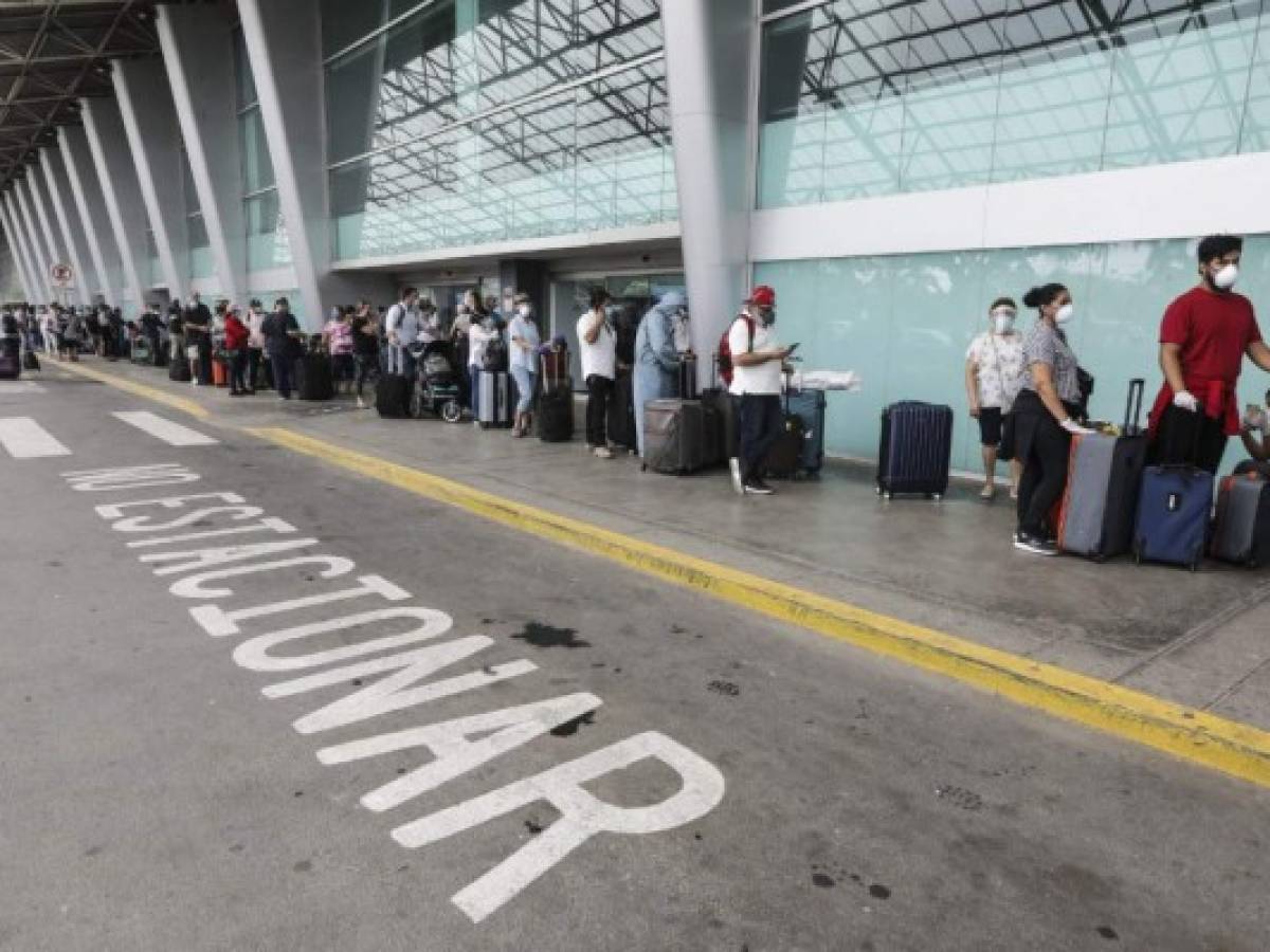 Aeropuerto de Managua reanuda vuelos tras cierre por covid-19