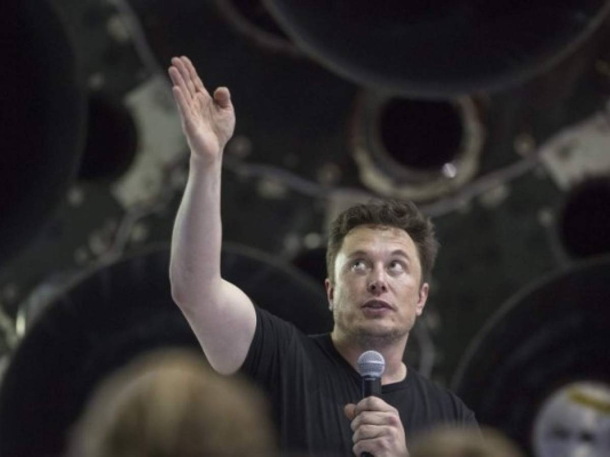 Elon Musk bajo investigación por anunciar la salida de Tesla de la bolsa   