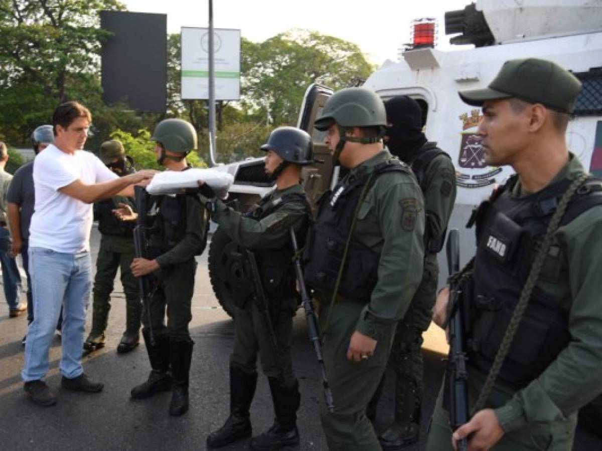 Venezuela: Un grupo de militares se subleva contra Nicolás Maduro
