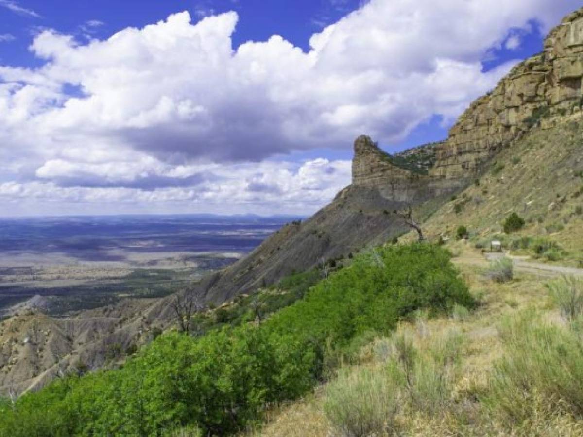 Montezuma Overlook is a popular trail Mesa Verde National Park. Montezuma Overlook is a popular trail Mesa Verde National Park.