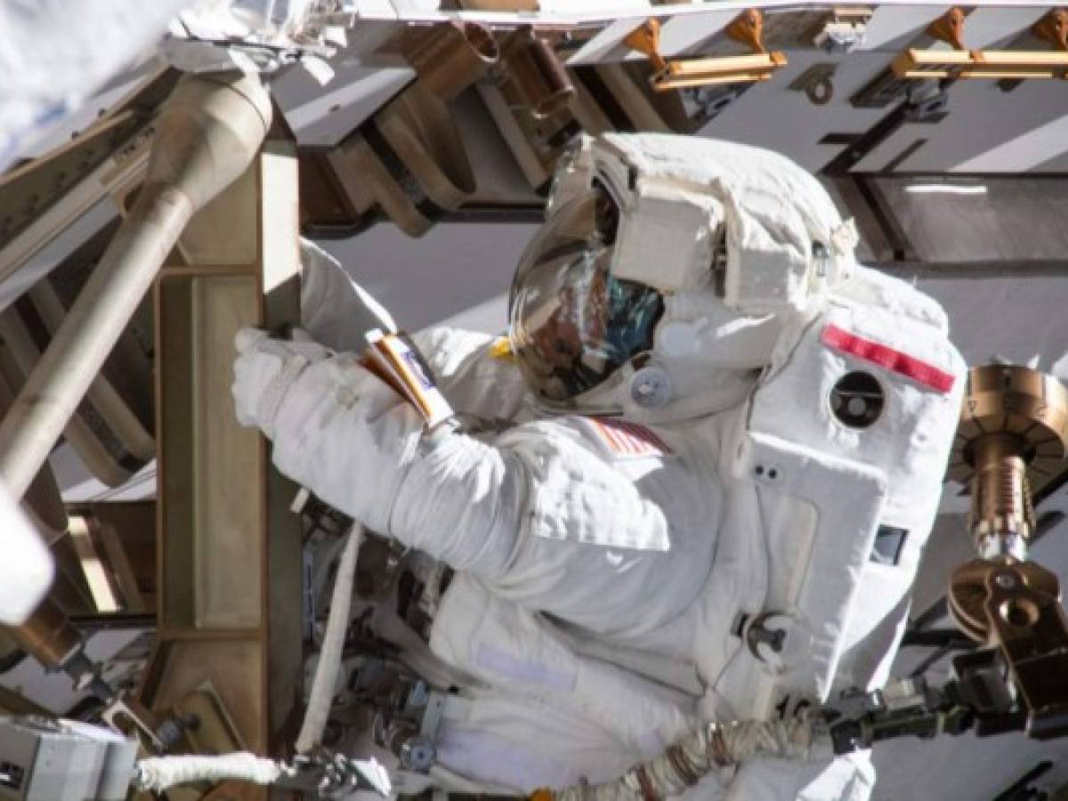 NASA cancela paseo espacial liderado por mujeres por falta de trajes