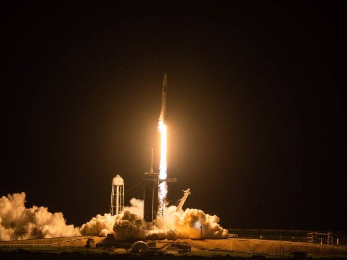 Despega el cohete SpaceX con cuatro turistas espaciales a bordo