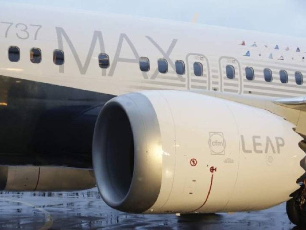 Boeing retrasó oficialmente el martes el posible retorno a los cielos de sus 737 MAX al indicar que no espera tener las necesarias autorizaciones antes de mediados de año. FOTO AFP Boeing retrasó oficialmente el martes el posible retorno a los cielos de sus 737 MAX al indicar que no espera tener las necesarias autorizaciones antes de mediados de año. FOTO AFP