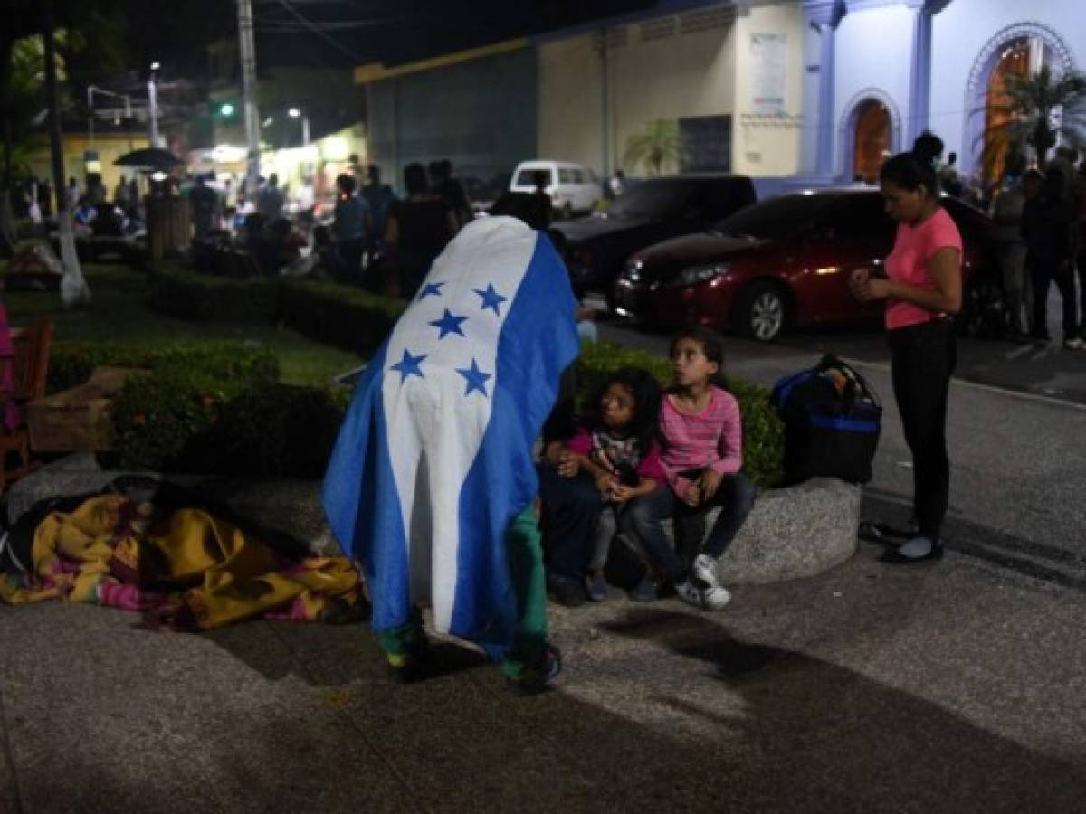 Hondureños y salvadoreños deben solicitar asilo en Guatemala