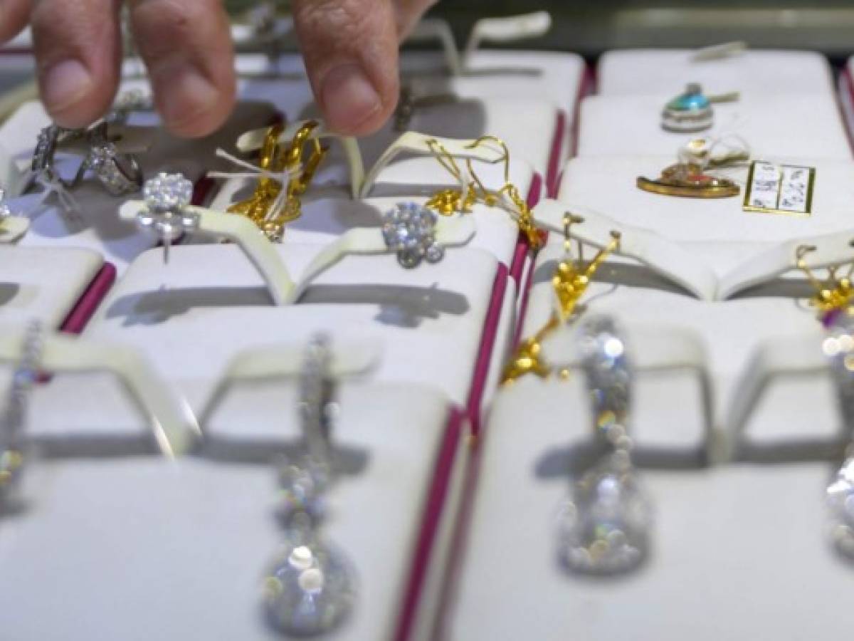 Diamante blanco de 102 quilates vendido por US$15,7 millones en una subasta en Hong Kong