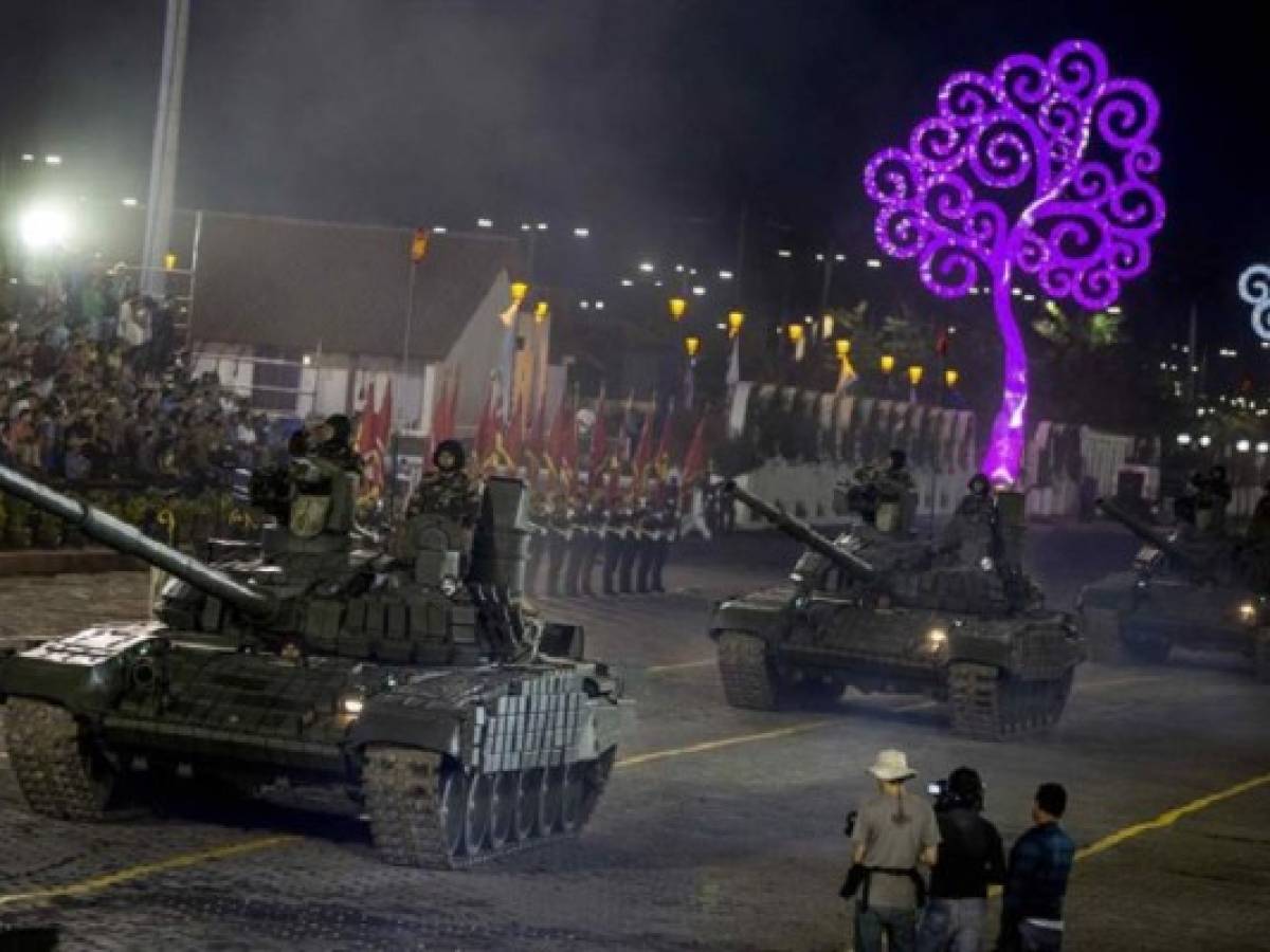 Nicaragua muestra los tanques rusos en desfile del ejército