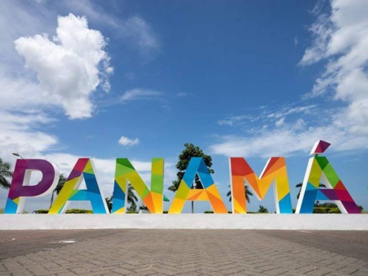 Presidente de Panamá llama a recuperar la economía