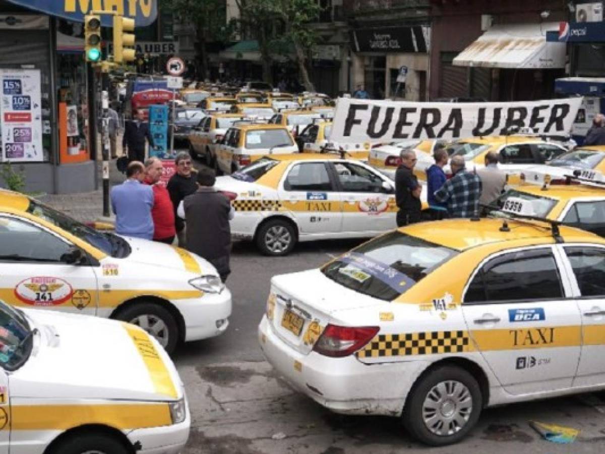 Taxistas del mundo unidos... contra Uber en 2015