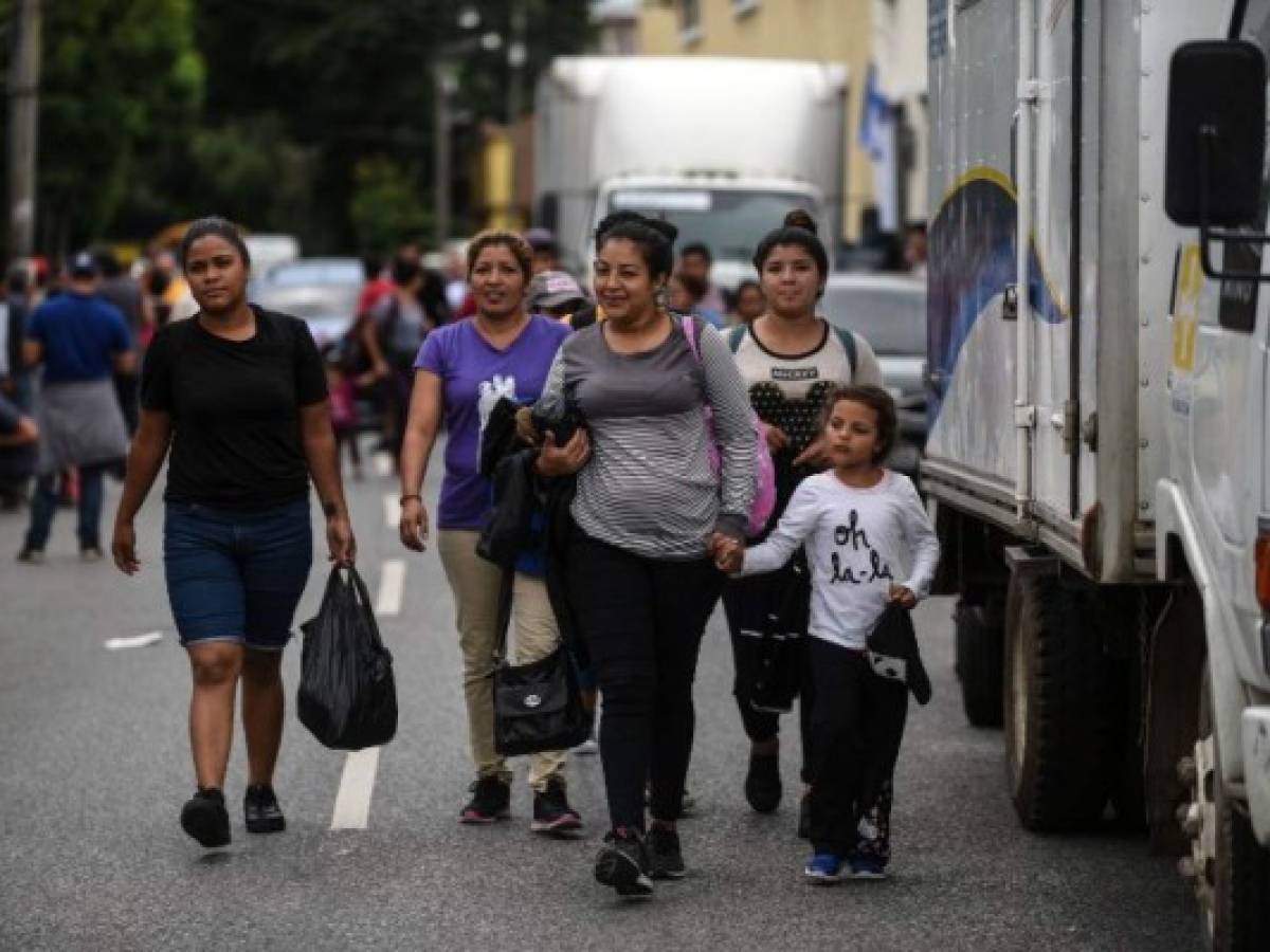 La caravana de migrantes avanza por Guatemala en medio de la polémica