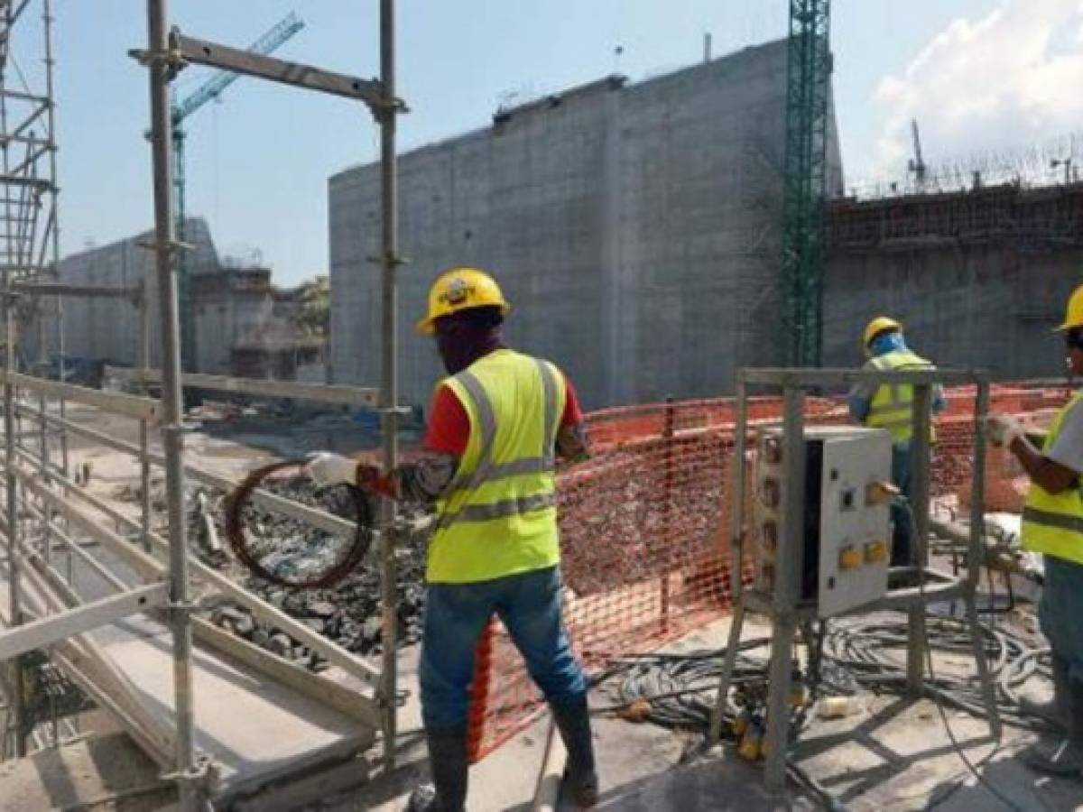 Panamá: obreros en huelga reinician labores en Canal