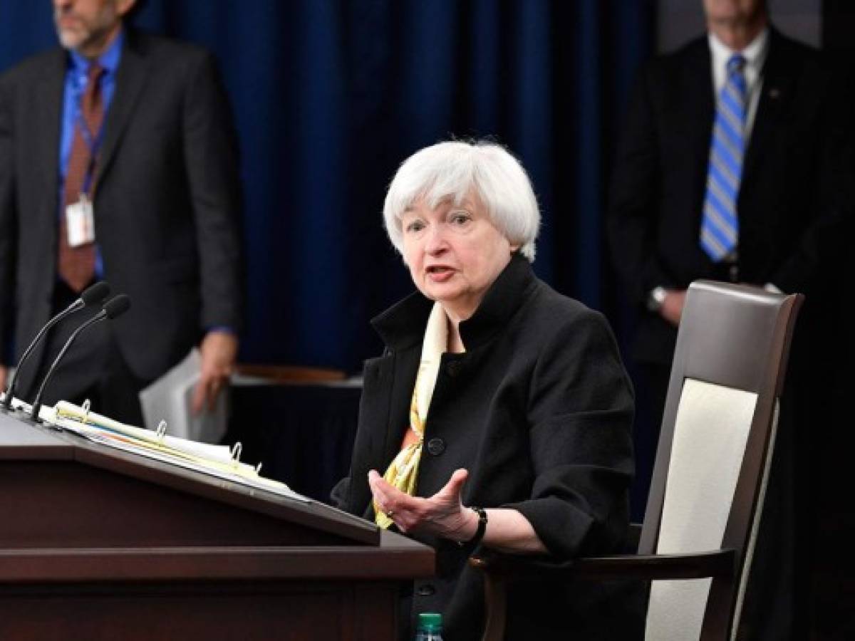 Jefa de la Fed advierte sobre 'incertezas' para la economía de EE.UU.