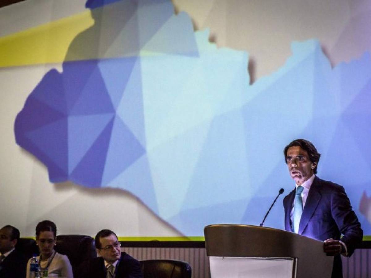 Aznar: Frenar la corrupción en El Salvador es posible con instituciones democráticas