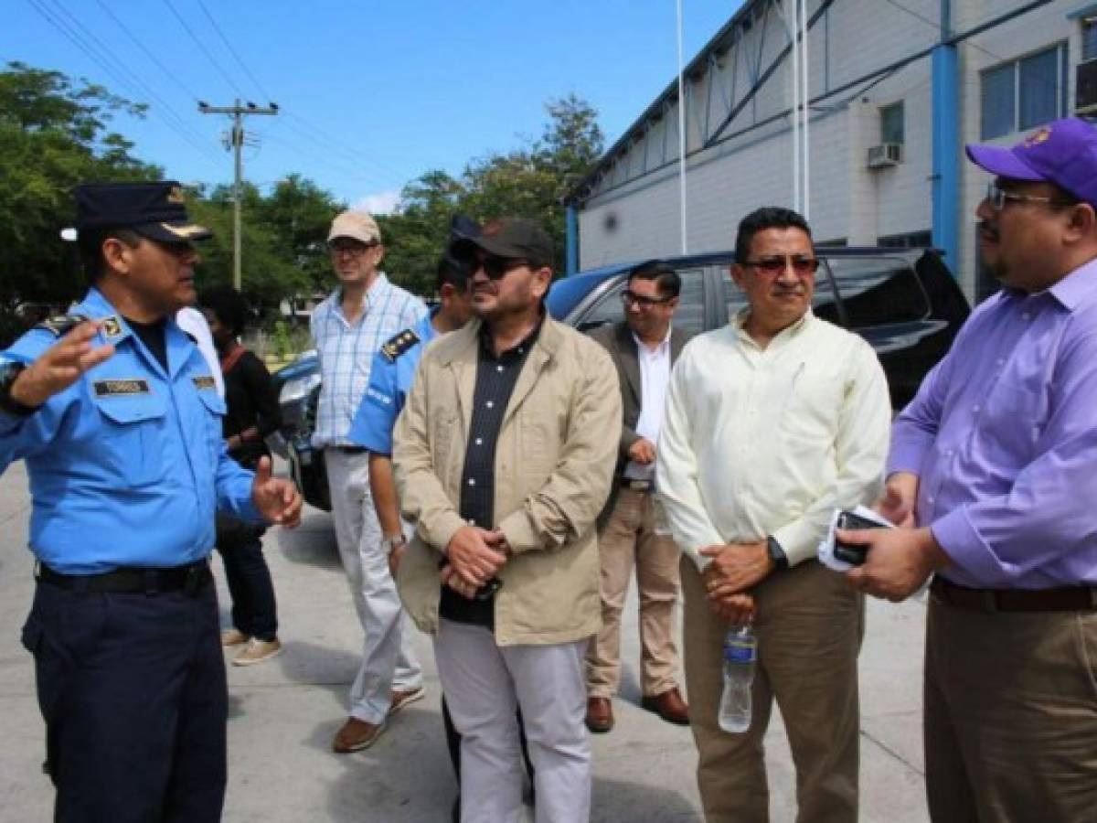 Expolicías hondureños depurados toman Secretaría de Seguridad