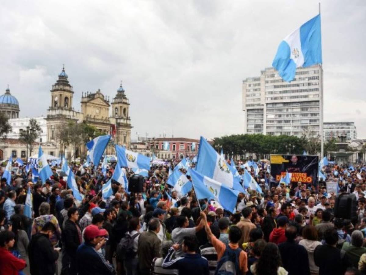 Fitch: Crisis política impacta a la economía de Guatemala