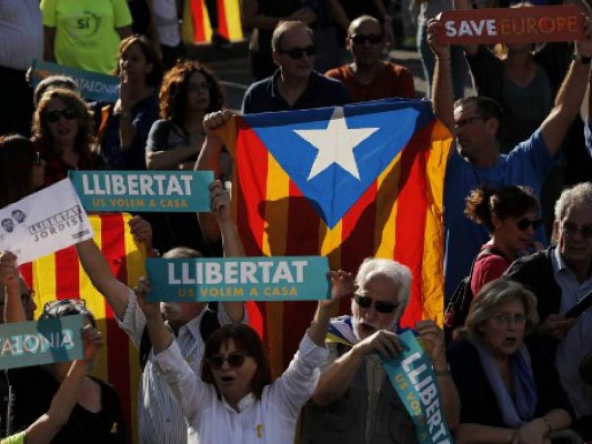 Decenas de miles de manifestantes exigen declarar independencia de Cataluña