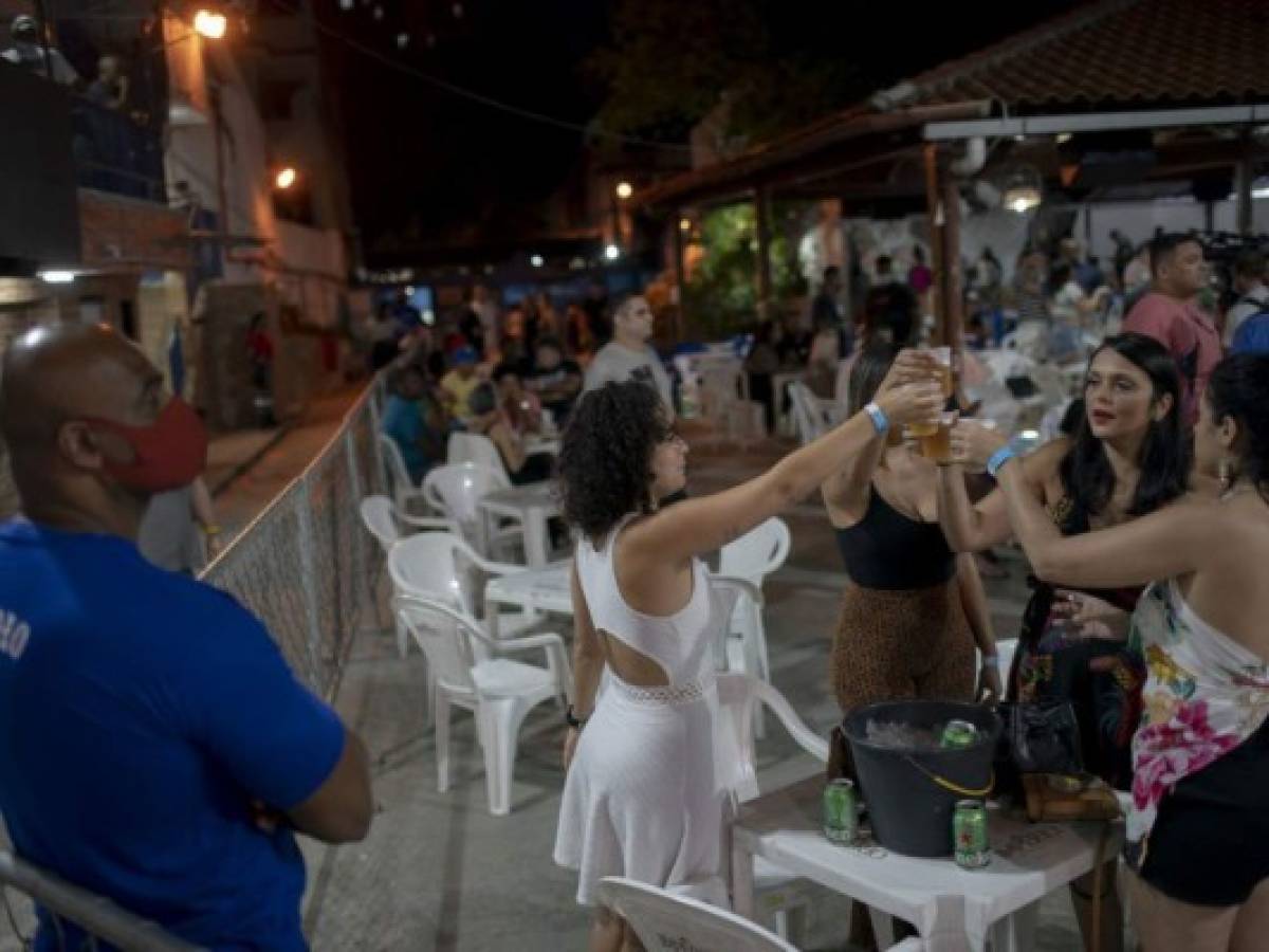 Samba con distancia: vuelve la música a Rio de Janeiro