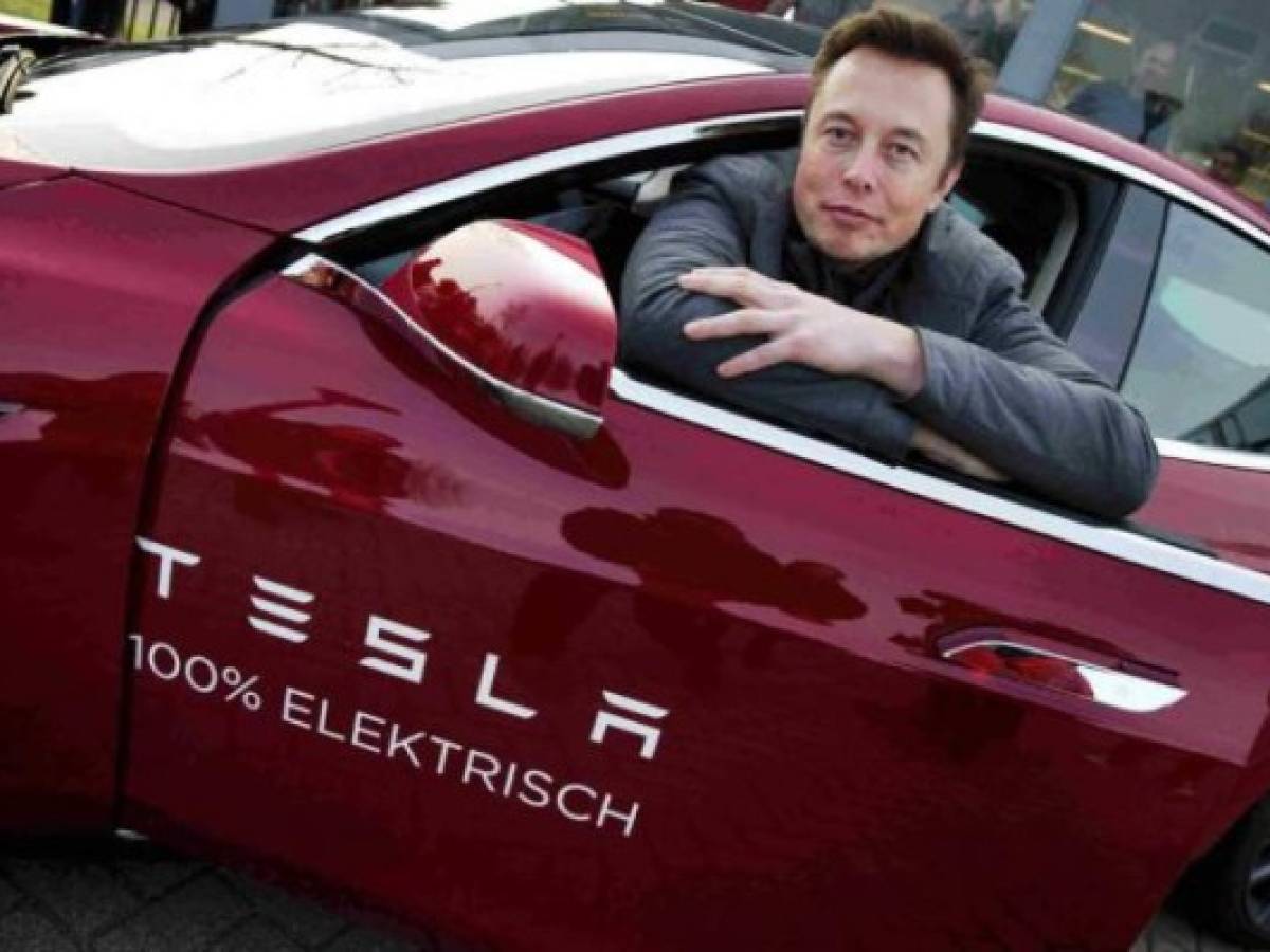 Tesla no quema combustible, 'quema efectivo'