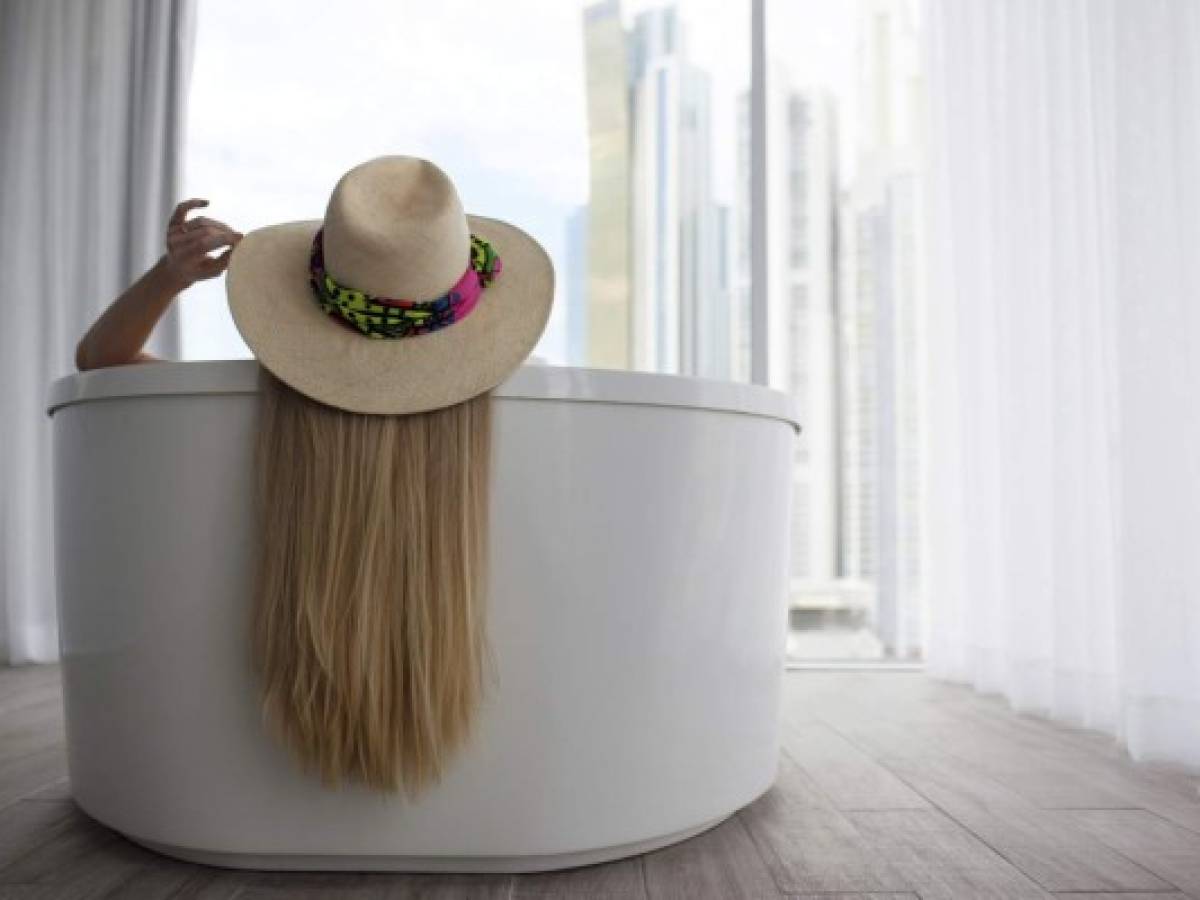 Gigi Burris reinventa el sombrero Panamá de la mano de W Hotels