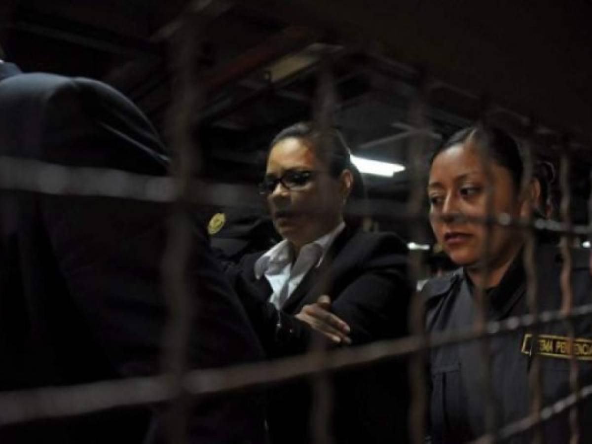 Guatemalan former Vice-President (2012-2015) Roxana Baldetti arrives at the Supreme Court before a hearing on a new corruption scandal in which she is accused of leading a money laundering ring, in Guatemala City on June 13, 2016.Two former top Guatemalan cabinet ministers were arrested Saturday on corruption charges stemming from their tenure in the government of jailed ex-president Otto Perez, the Central American country's attorney general said. / AFP PHOTO / JOHAN ORDONEZ