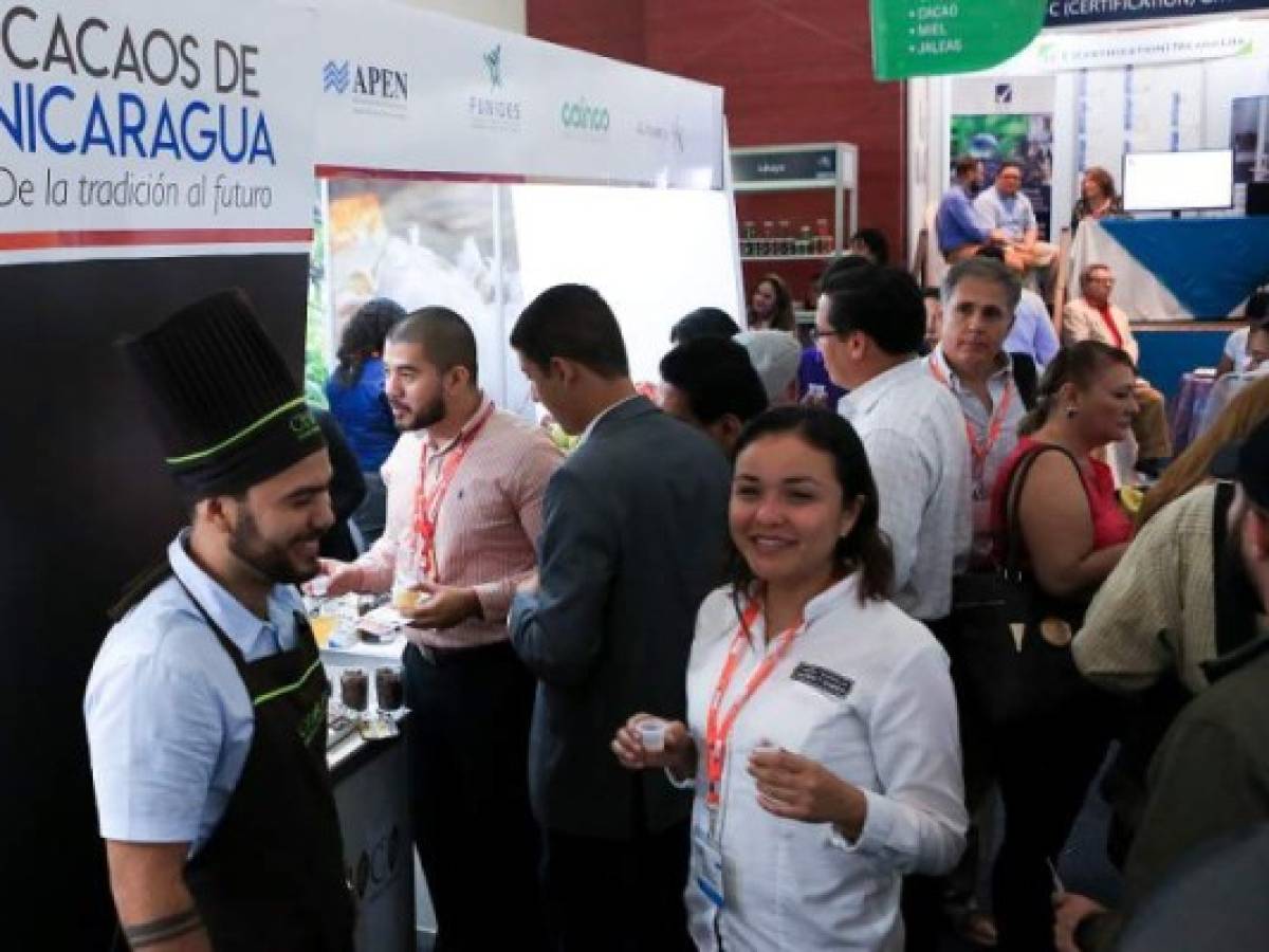El stand del Cacao de Nicaragua fue uno de los más visitados en la ExpoFeria APEN 2017, ofreciendo degustaciones de riquísimos chocolates elaborados con el cacao fino y de aroma que se produce en el país. Foto cortesía de APEN.