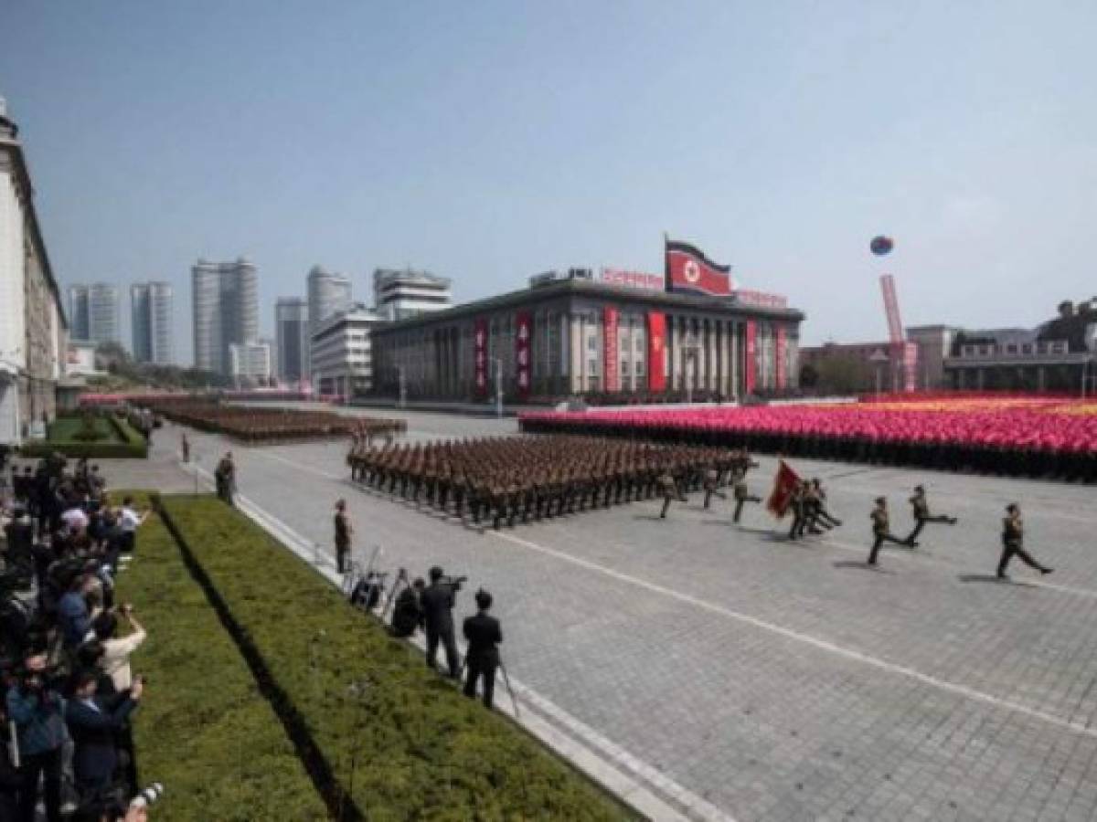 Korean People's Army (KPA) soldiers march on Kim Il-Sung squure during a military parade marking the 105th anniversary of the birth of late North Korean leader Kim Il-Sung in Pyongyang on April 15, 2017. North Korean leader Kim Jong-Un on April 15 saluted as ranks of goose-stepping soldiers followed by tanks and other military hardware paraded in Pyongyang for a show of strength with tensions mounting over his nuclear ambitions. / AFP PHOTO / Ed JONES