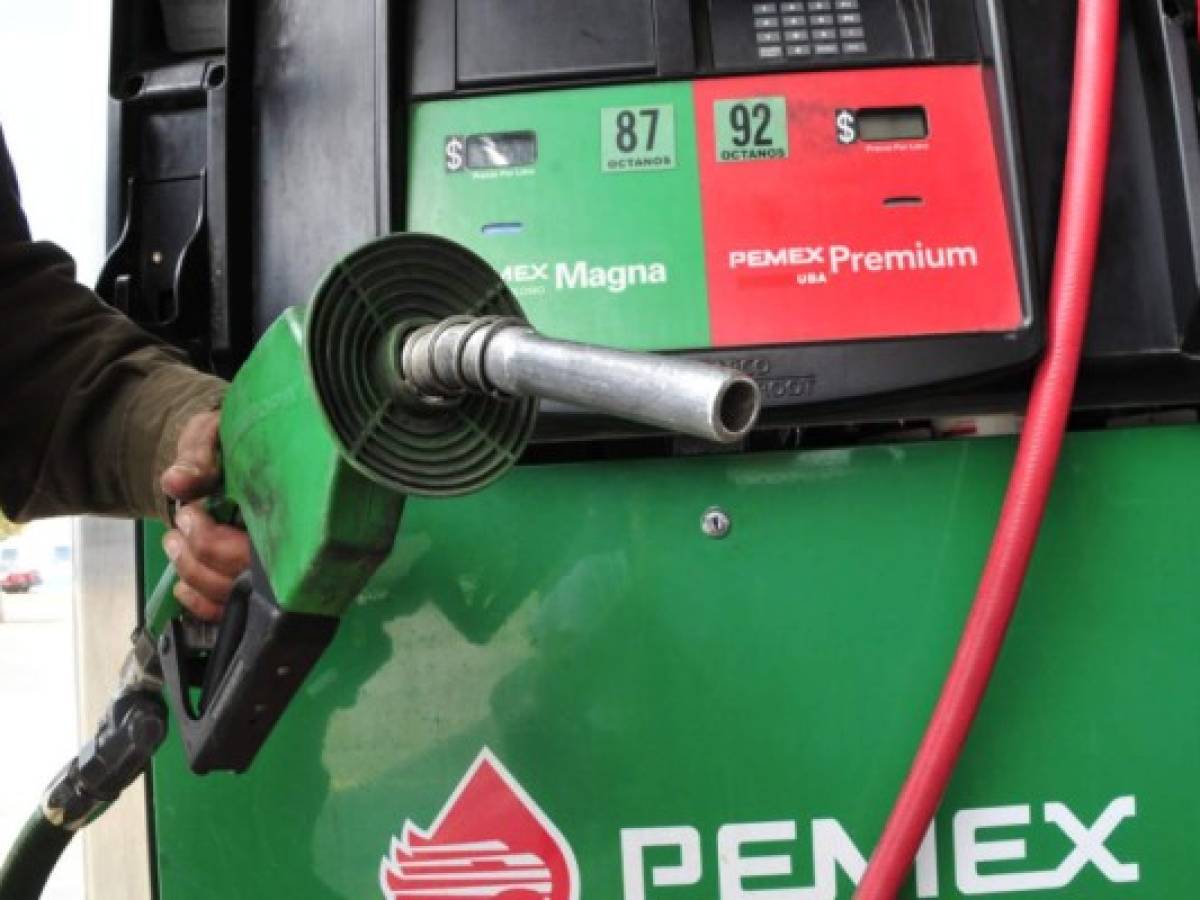 México iniciará 2017 con gasolinas 20,1% más caras