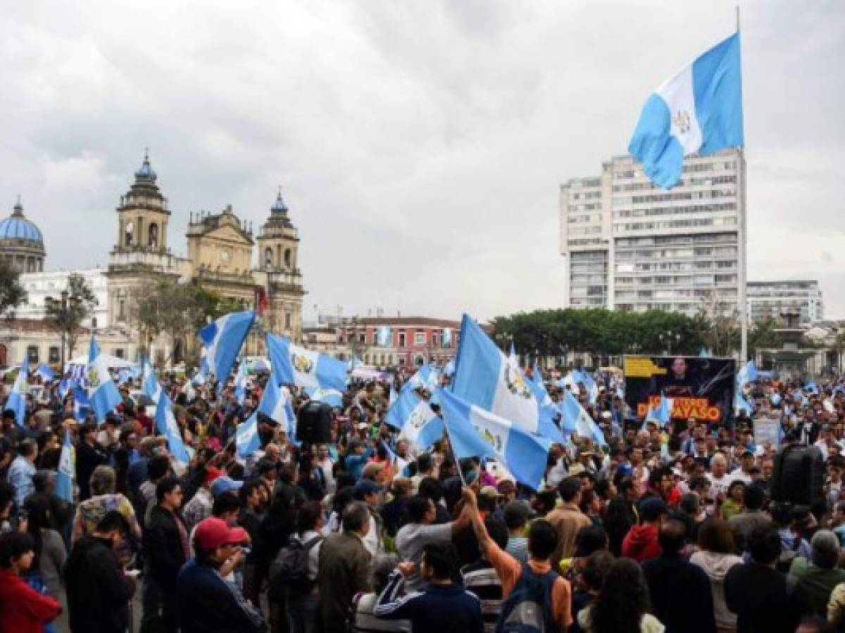 People demonstrate in support of the International Commission Against Impunity in Guatemala (CICIG,) at the Constitution square in Guatemala City, on September 1, 2018.Guatemalan President Jimmy Morales announced Friday Guatemala will not renew the mandate of a UN anti-corruption mission, which he accused of improper interference on internal matters of the country. The Commission presented evidence that Morales' FCN-Nacion party failed to report nearly one million dollars in financing to electoral authorities during his successful 2015 presidential campaign. / AFP PHOTO / Johan ORDONEZ People demonstrate in support of the International Commission Against Impunity in Guatemala (CICIG,) at the Constitution square in Guatemala City, on September 1, 2018.Guatemalan President Jimmy Morales announced Friday Guatemala will not renew the mandate of a UN anti-corruption mission, which he accused of improper interference on internal matters of the country. The Commission presented evidence that Morales' FCN-Nacion party failed to report nearly one million dollars in financing to electoral authorities during his successful 2015 presidential campaign. / AFP PHOTO / Johan ORDONEZ