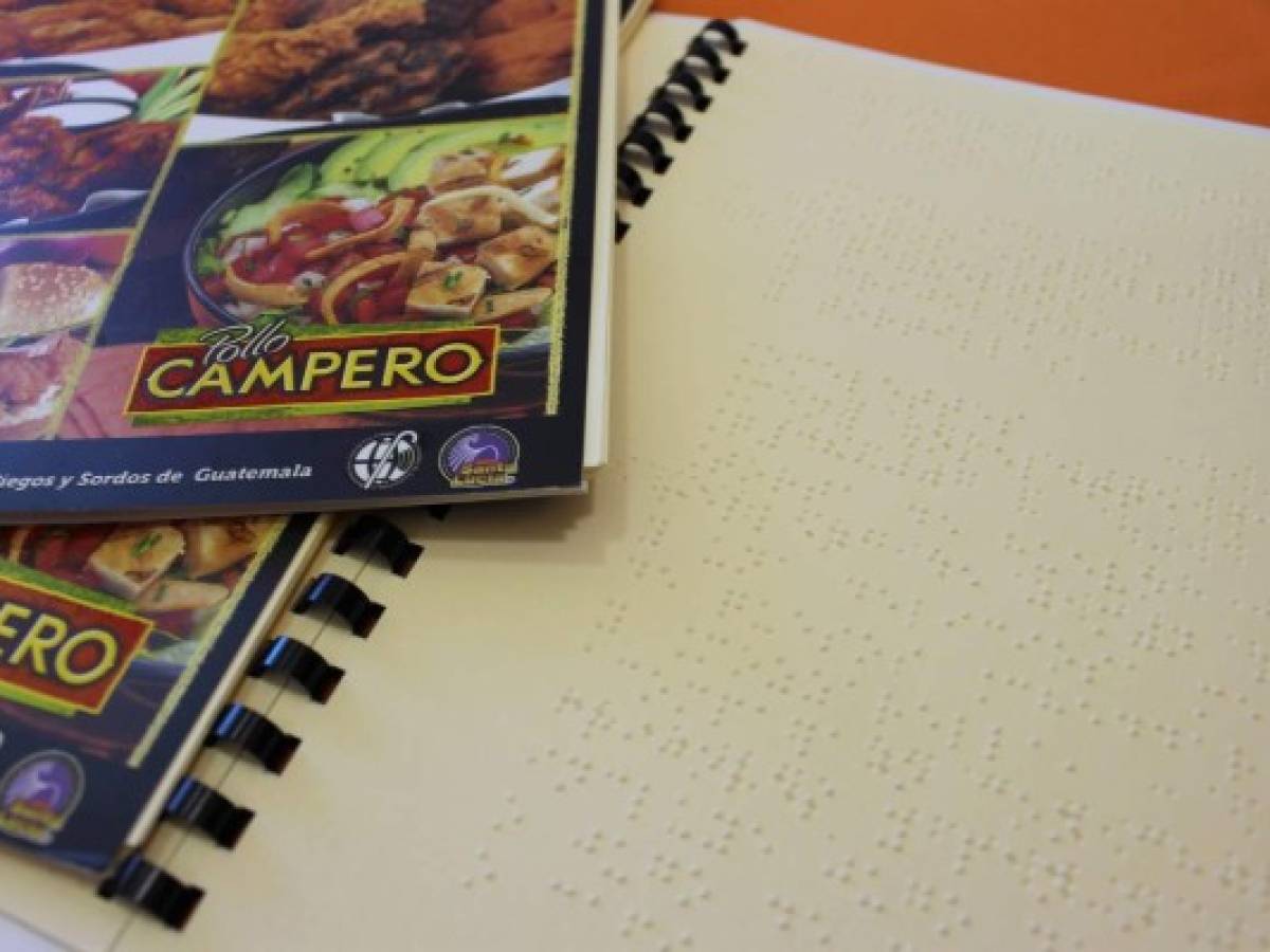 Pollo Campero cuenta con menús en sistema Braille