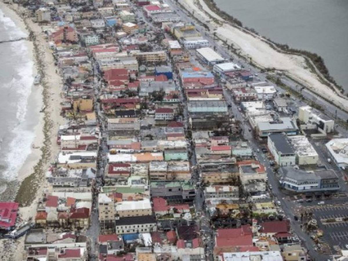 El huracán Irma lleva muerte y destrucción al Caribe, en trayectoria a la Florida