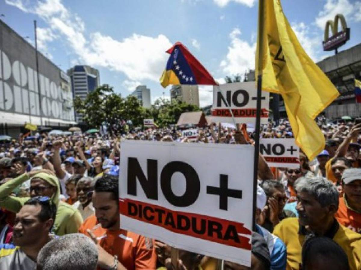 Venezuela: Opositores y chavistas copan Caracas en la 'madre de todas las marchas'