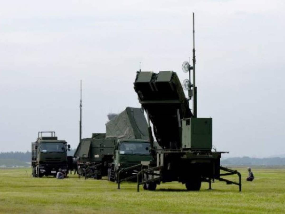 Soldiers from the Japan Air Self-Defense Force set up PAC-3 surface-to-air missile launch systems during a temporary deployment drill at US Yokota Air Base in Tokyo on August 29, 2017.Some 50 Japanese servicemen took part in the drill. / AFP PHOTO / Toru YAMANAKA Soldiers from the Japan Air Self-Defense Force set up PAC-3 surface-to-air missile launch systems during a temporary deployment drill at US Yokota Air Base in Tokyo on August 29, 2017.Some 50 Japanese servicemen took part in the drill. / AFP PHOTO / Toru YAMANAKA